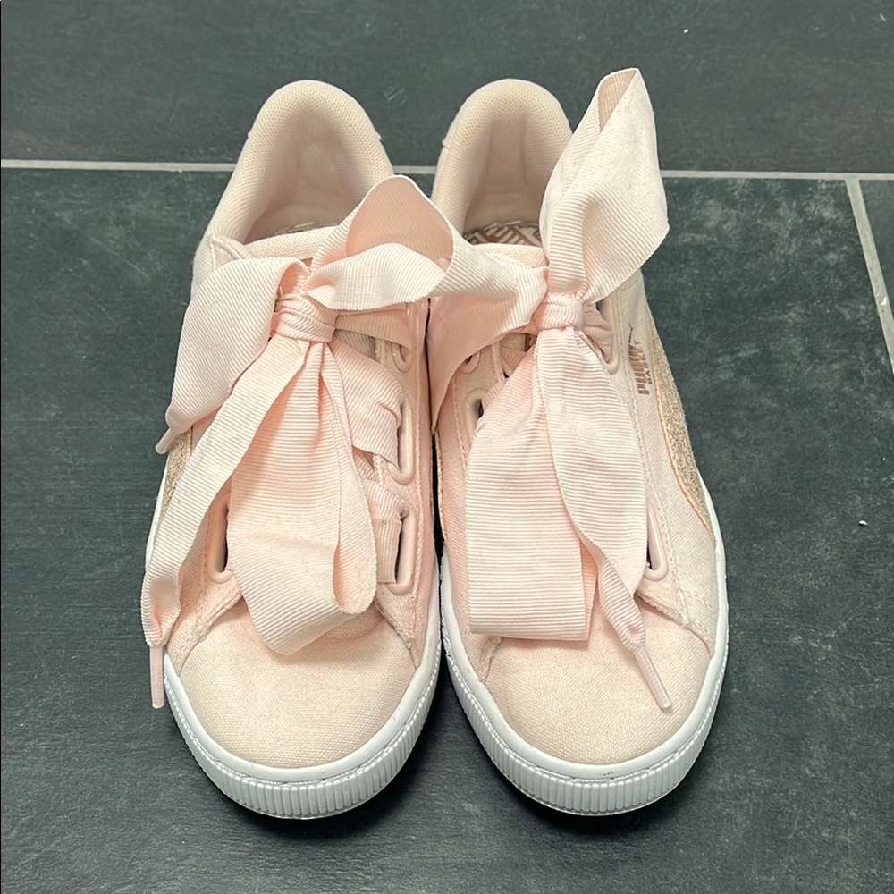 Puma women’s basket heart canvas Sneakers with Ribbon Laces pink 8.5 - Picture 2 of 9
